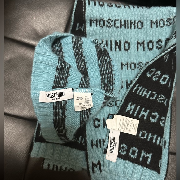 New! Girls Moschino Junior Hat And Scarf Set, For Ages 6-12 - Picture 3 of 3